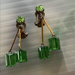 Vintage Green Glass Dangle Clip Earrings | Art Deco Style | Gold Tone